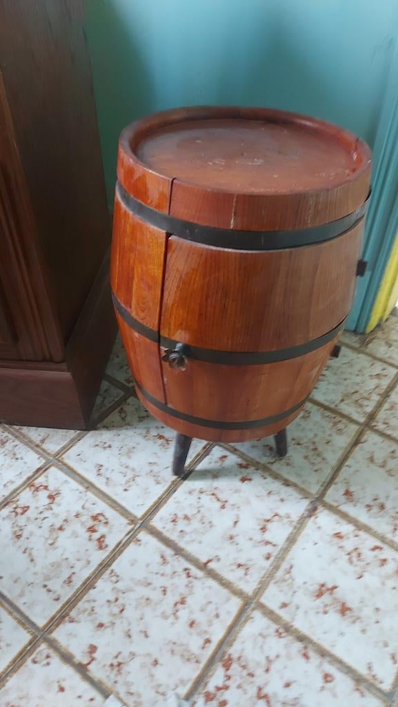 Houten wijnvat kastje, Antiek en Kunst, Ophalen