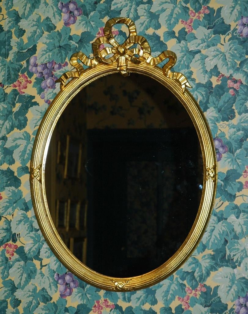 Miroir ovale avec encadrement doré ciselé XIX ème siècle., Antiquités & Art, Enlèvement, Ovale, Moins de 50 cm, Moins de 100 cm