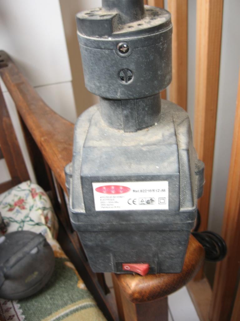 Affuteur de forets électrique, Bricolage & Construction, Enlèvement, Comme neuf, Foreuse et Perceuse