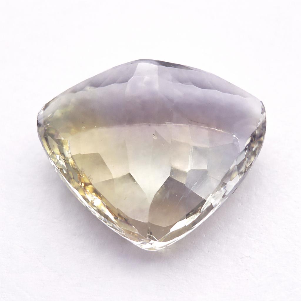 Natuurlijke Fluoriet Diamant 20 karaat, Handtassen en Accessoires, Edelstenen, Ophalen of Verzenden, Zo goed als nieuw