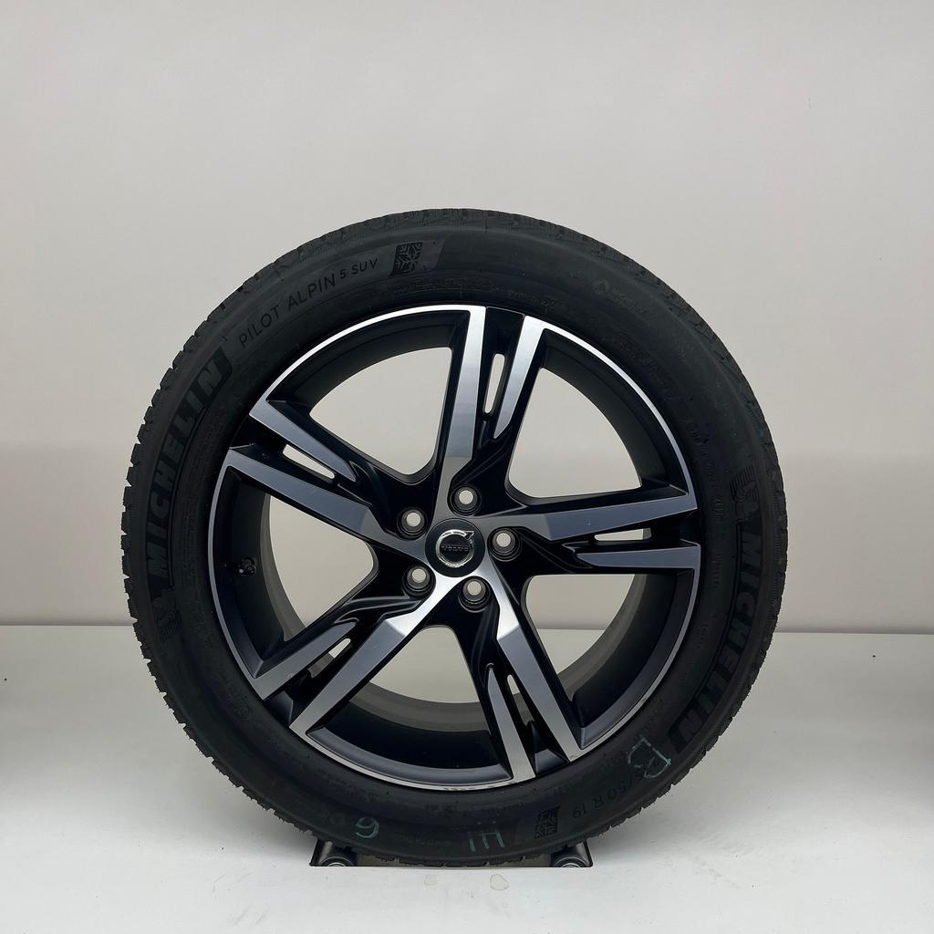Volvo 19 inch - XC40 - winterbanden, Auto-onderdelen, 19 inch, Gebruikt, Banden en Velgen, 235 mm