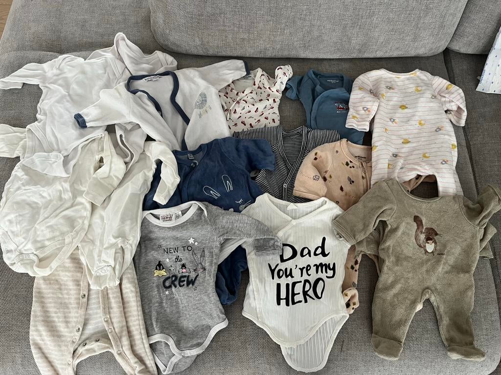 Lot des pyjamas et bodies 50/52 cm, Enfants & Bébés, Vêtements de bébé | Packs de vêtements pour bébés, Comme neuf, Enlèvement ou Envoi