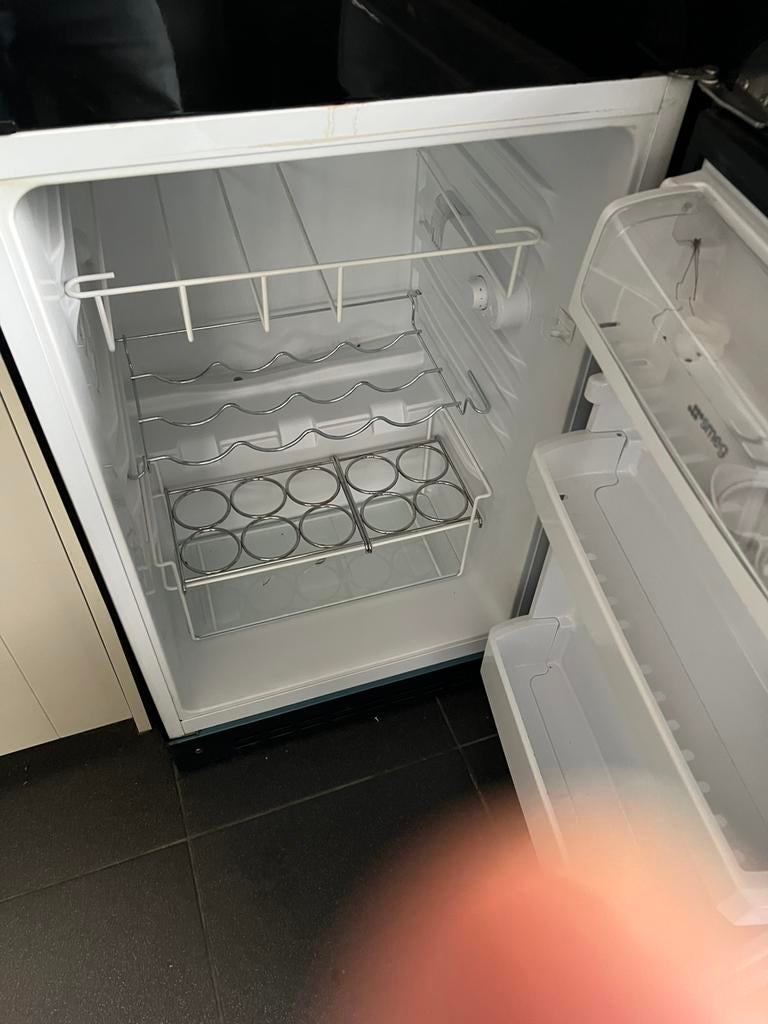 Smeg retro minibar koelkast zwart – werkt perfect, Elektronische apparatuur, Ophalen, Gebruikt