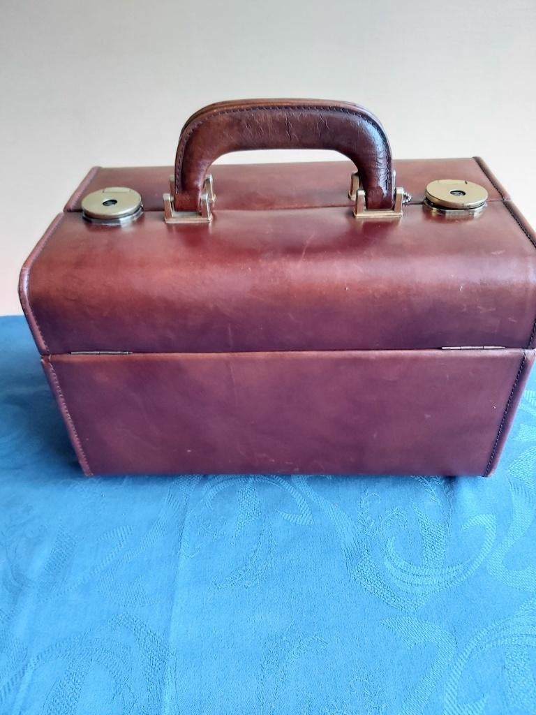 Beauty case vintage cuir/pas d'envoi, Bijoux, Sacs & Beauté, Boîtes de maquillage & Beauty case, Enlèvement, Utilisé, Rigide, Avec miroir(s)