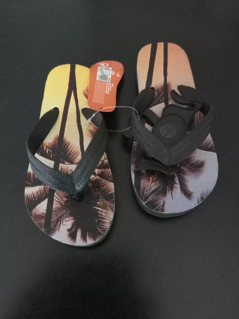 Teenslippers maat 30, Enlèvement ou Envoi, Comme neuf