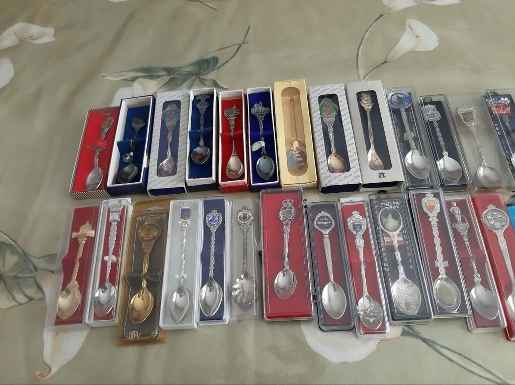 Différentes cuillères de collection, Collections, Enlèvement ou Envoi