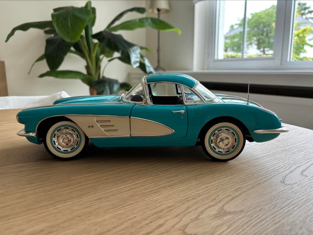 Chevrolet Corvette schaal 1:12, Ophalen, Zo goed als nieuw