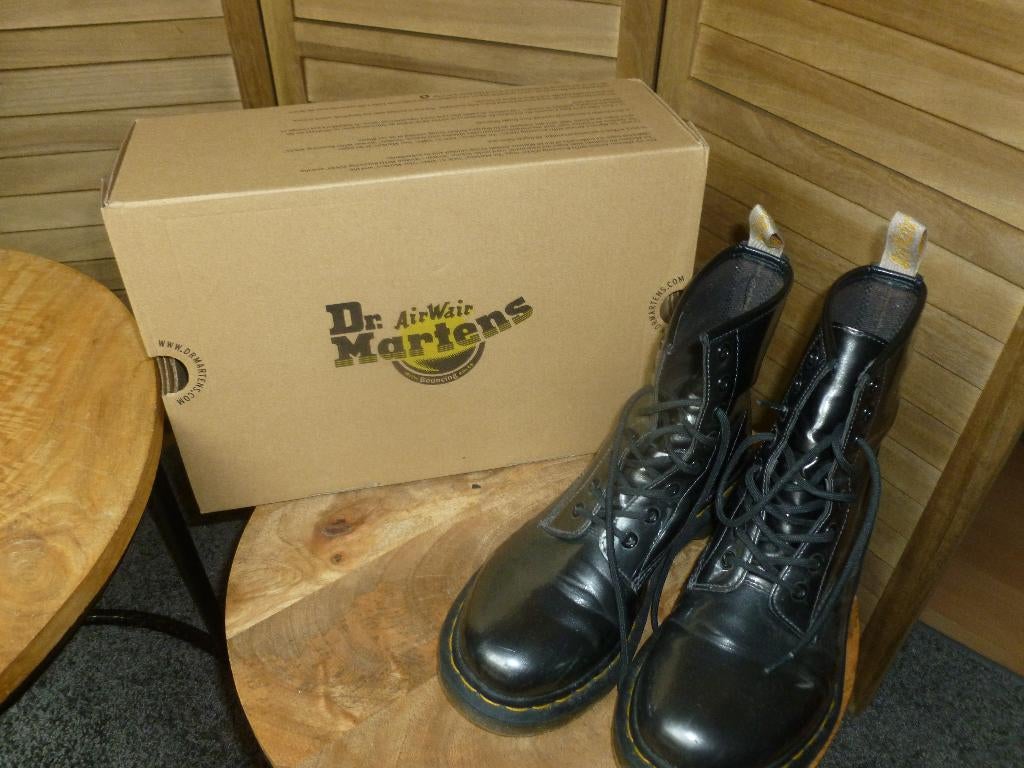 Dr. Martens Boots (vegan/glanzend) Maat 41, Kleding | Dames, Schoenen, Ophalen, Gedragen