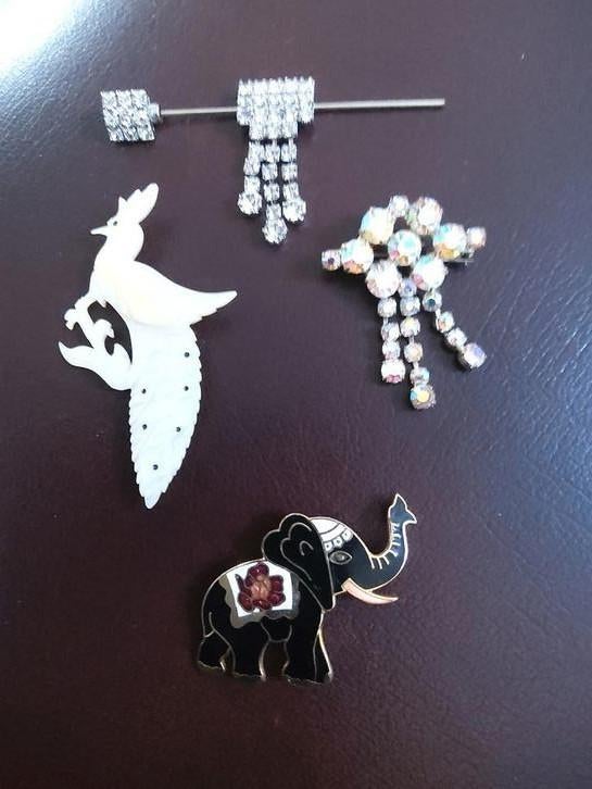 4 broches, Handtassen en Accessoires, Broches, Ophalen of Verzenden, Zo goed als nieuw, Overige materialen