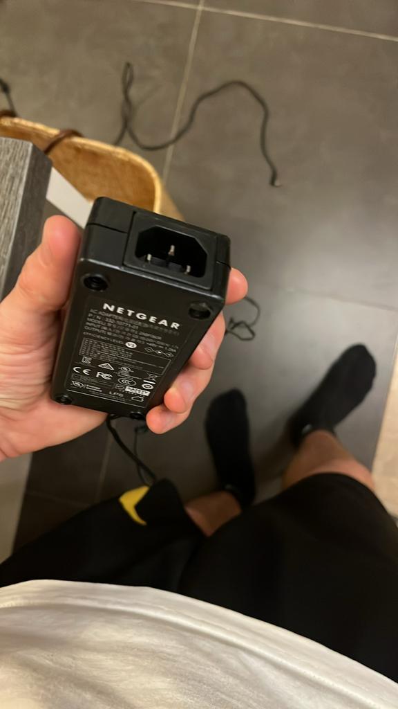 Netgear 5-poorts Gigabit PoE + switch + 12 CAT5/CAT6, Telecommunicatie, Vaste telefoons | Handsets en Draadloos, Gebruikt, Ophalen of Verzenden