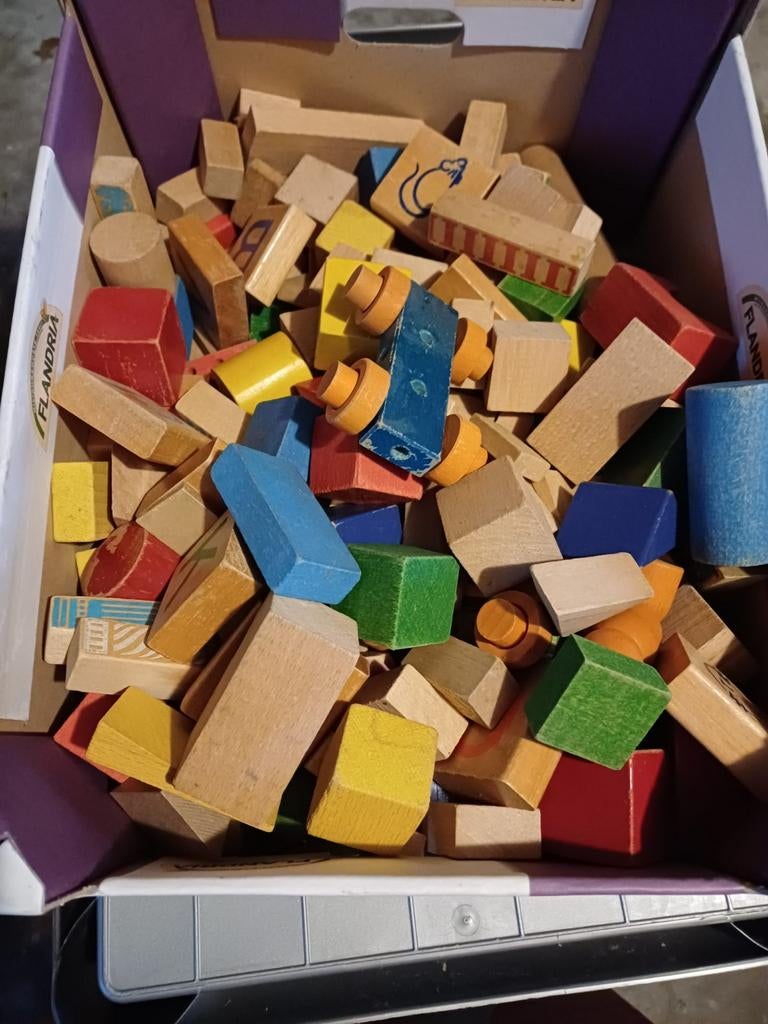 Doos met houten blokken, Ophalen