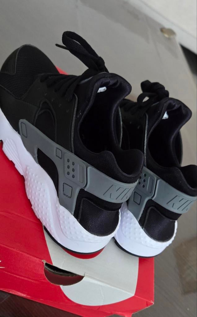 Basket nike, Enlèvement