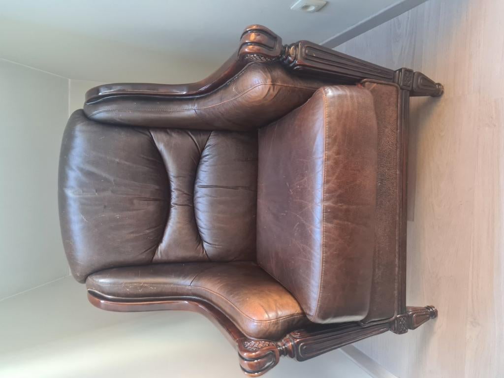 vintage clubfauteuil massief hout en dik leder, Huis en Inrichting, Fauteuils, Ophalen, Gebruikt, Hout, Klassiek/vintage