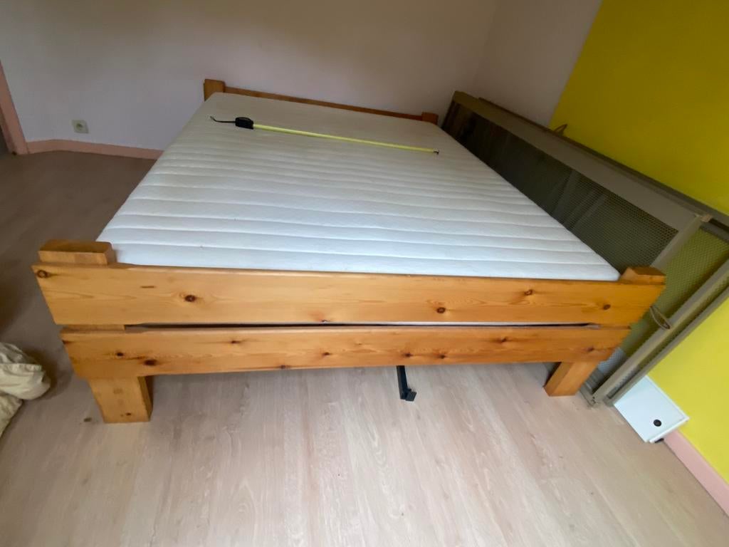 Bed met matras, Ophalen, Bruin, Tweepersoons, Zo goed als nieuw