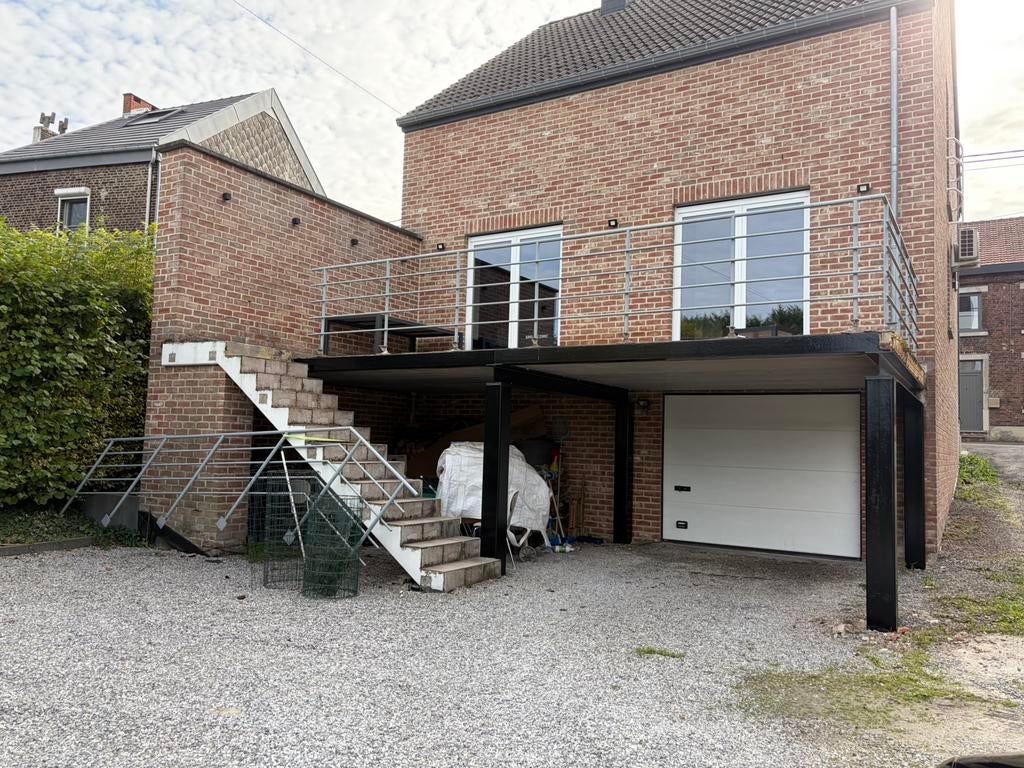 Garde-corps en metal de ton gris (3), Charleroi