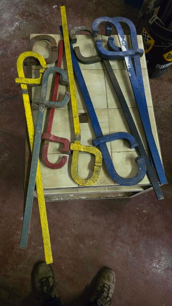 9 Serre joint en acier., Enlèvement, Comme neuf