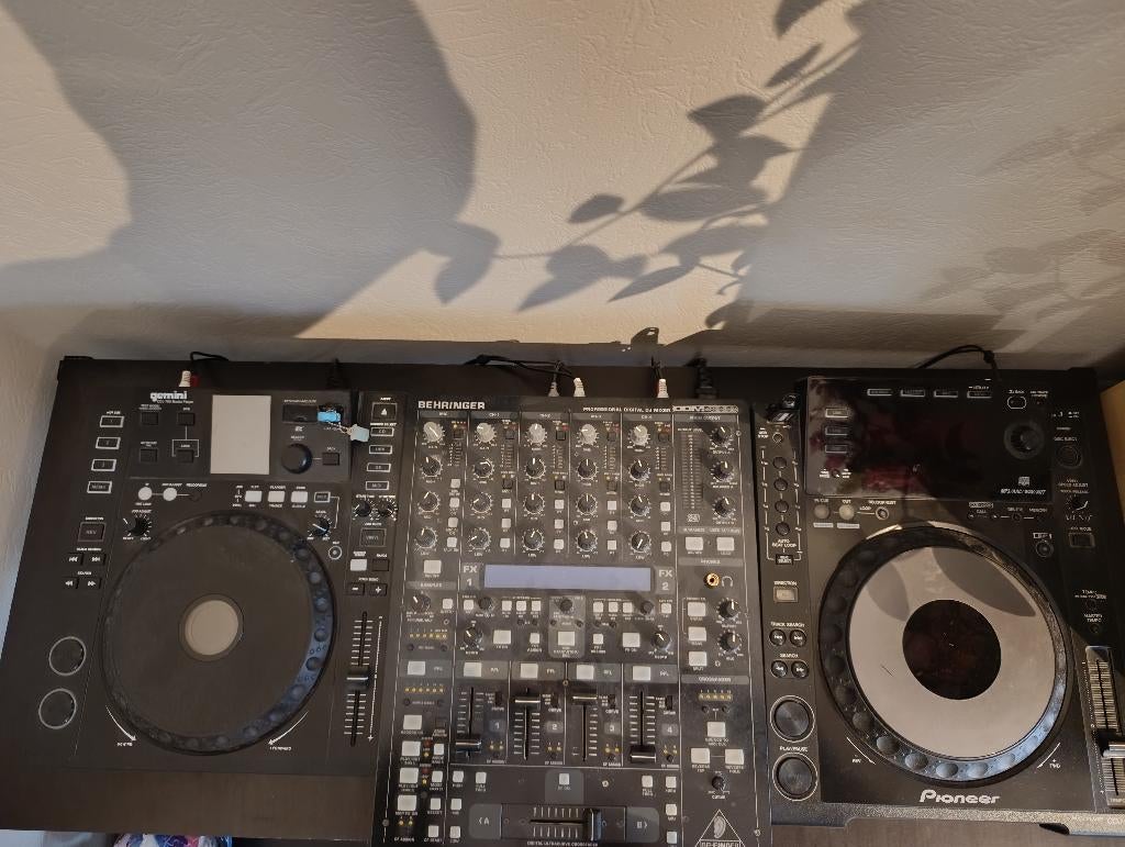 Professional DJ material, DJ