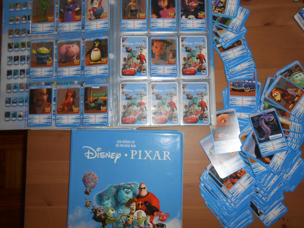 Album Delhaize les héros disney pixar Complet excellent état, Verzamelen, Supermarktacties, Overige supermarkten, Ophalen