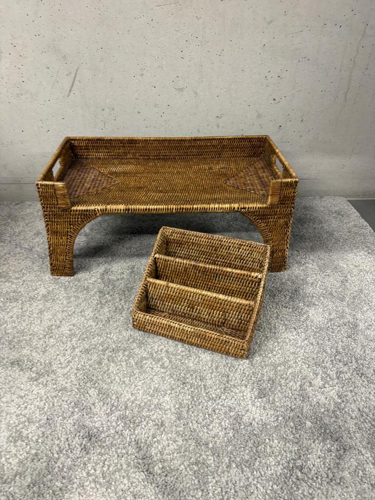 Rotan tafeltje en brievenverdeler, Enlèvement