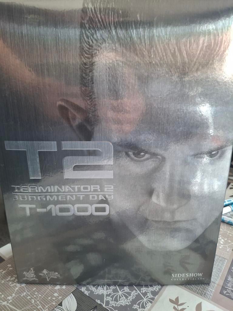 Hot toys t-1000, Verzamelen, Ophalen of Verzenden, Zo goed als nieuw, Actiefiguur of Pop