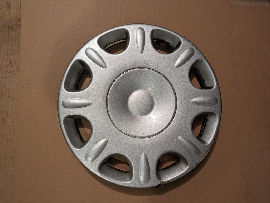 2 enjoliveurs Renault 13" Madrid, Autos : Divers, Enjoliveurs, Utilisé, Enlèvement ou Envoi