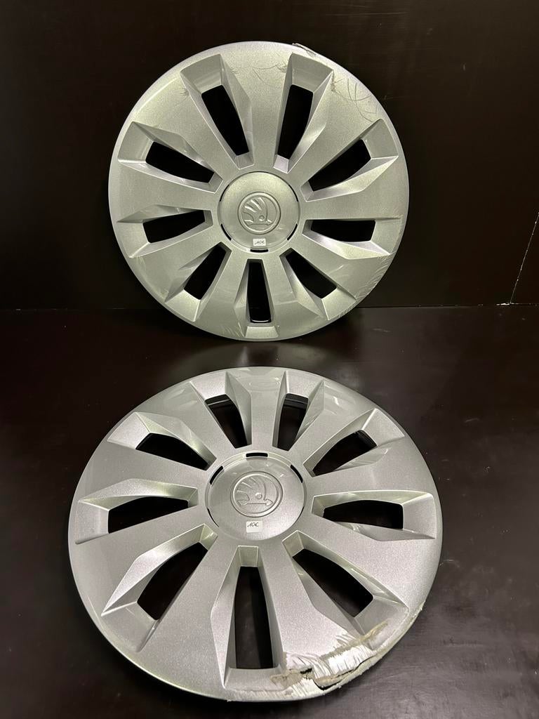 2 Skoda Fabia Scala Octavia 15" wieldop, Auto diversen, Wieldoppen, Zo goed als nieuw