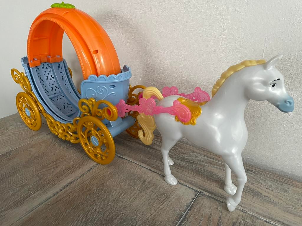 Chariot rotatif avec cheval, Enfants & Bébés, Enlèvement, Comme neuf