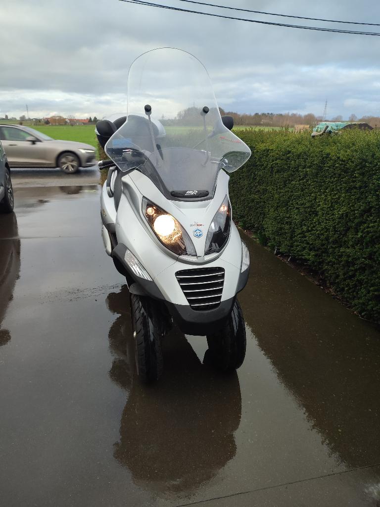 MP3 Moto 125CC met groot scherm en koffer, Motoren, Motoren | Piaggio, Particulier, Scooter, 12 t/m 35 kW, 1 cilinder, Motorrijbewijs A