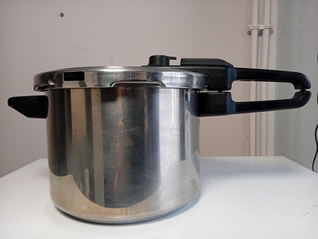 Cocotte-Minute Seb Sansor 8 Litres, Maison & Meubles, Enlèvement ou Envoi, Utilisé, Inox, Casserole ou Cocotte-minute