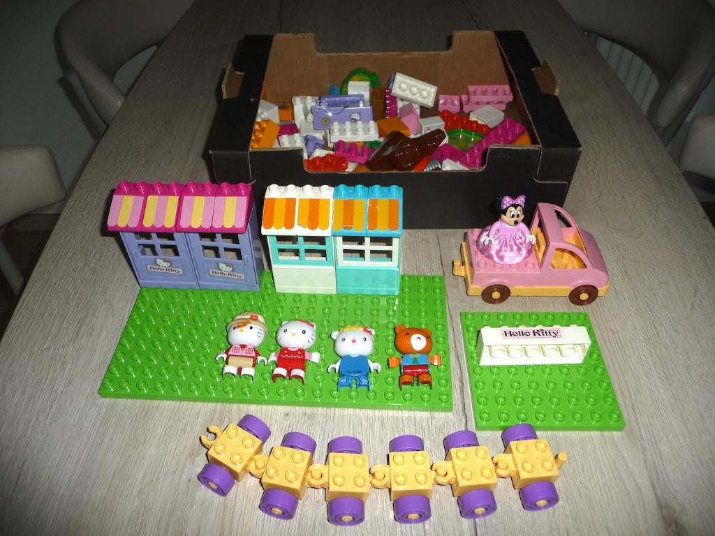 Hello Kitty set + Minie + 2 bouwplaten, Kinderen en Baby's, Ophalen of Verzenden, Zo goed als nieuw