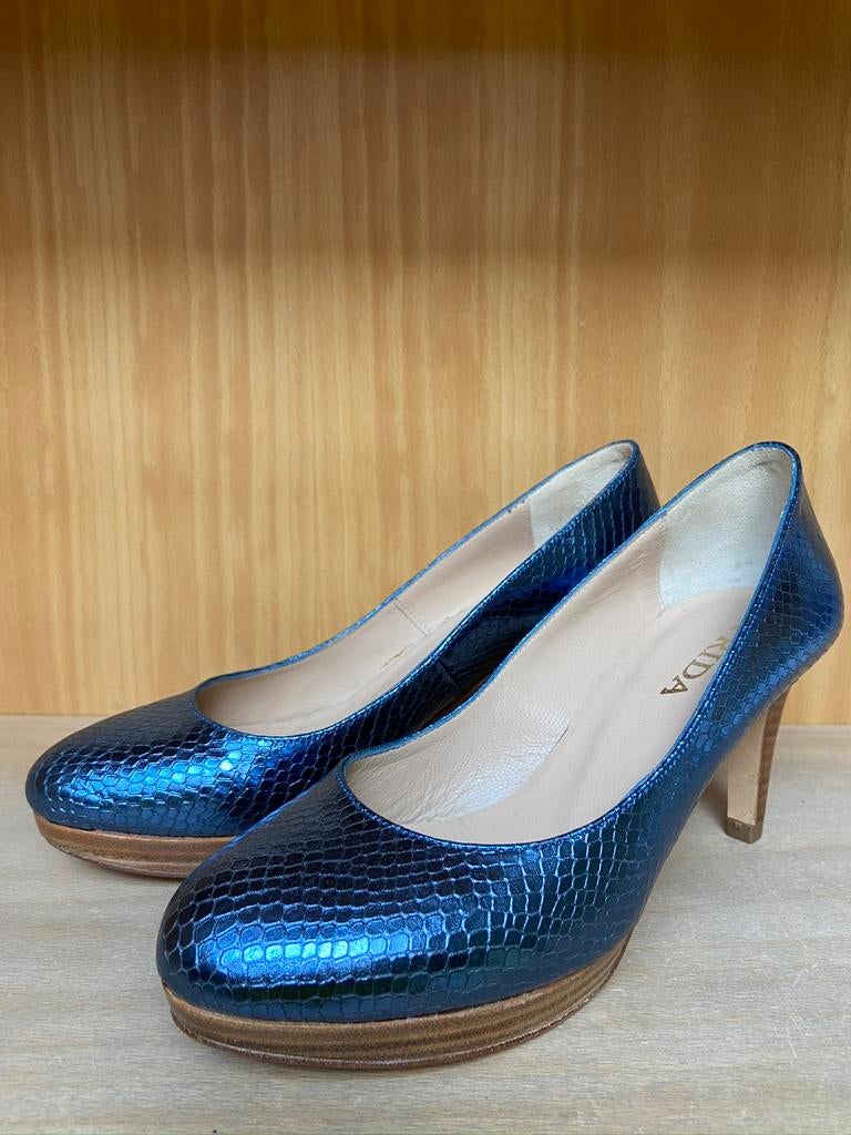 Frida pump metallic blauw T36 - nieuw., Schoenen met lage hakken, Blauw, Nieuw, Ophalen of Verzenden