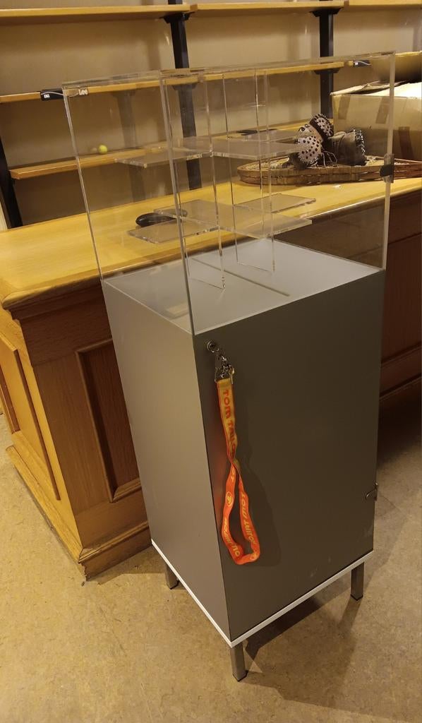 Bijouterie kastje, Enlèvement