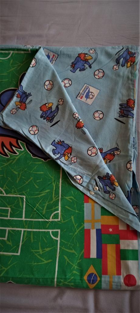 1pers. DEKBEDOVERTREK VOETBAL, Enfants & Bébés, Chambre d'enfant | Linge de lit, Comme neuf, Housse de couette, Bleu, Garçon, Enlèvement ou Envoi