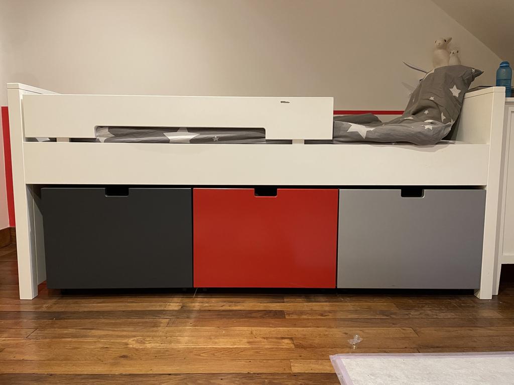 Lit enfant surélevé 90x200 cm marque Bopita (en bois massif), Enfants & Bébés, Chambre d'enfant | Lits, 85 à 100 cm, Sommier à lattes