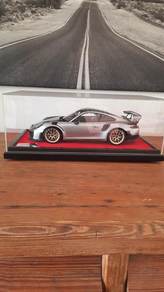 Porsche GT2RS 1/12 op basis en plexibescherming, Hobby en Vrije tijd, Modelauto's | 1:5 tot 1:12, Ophalen