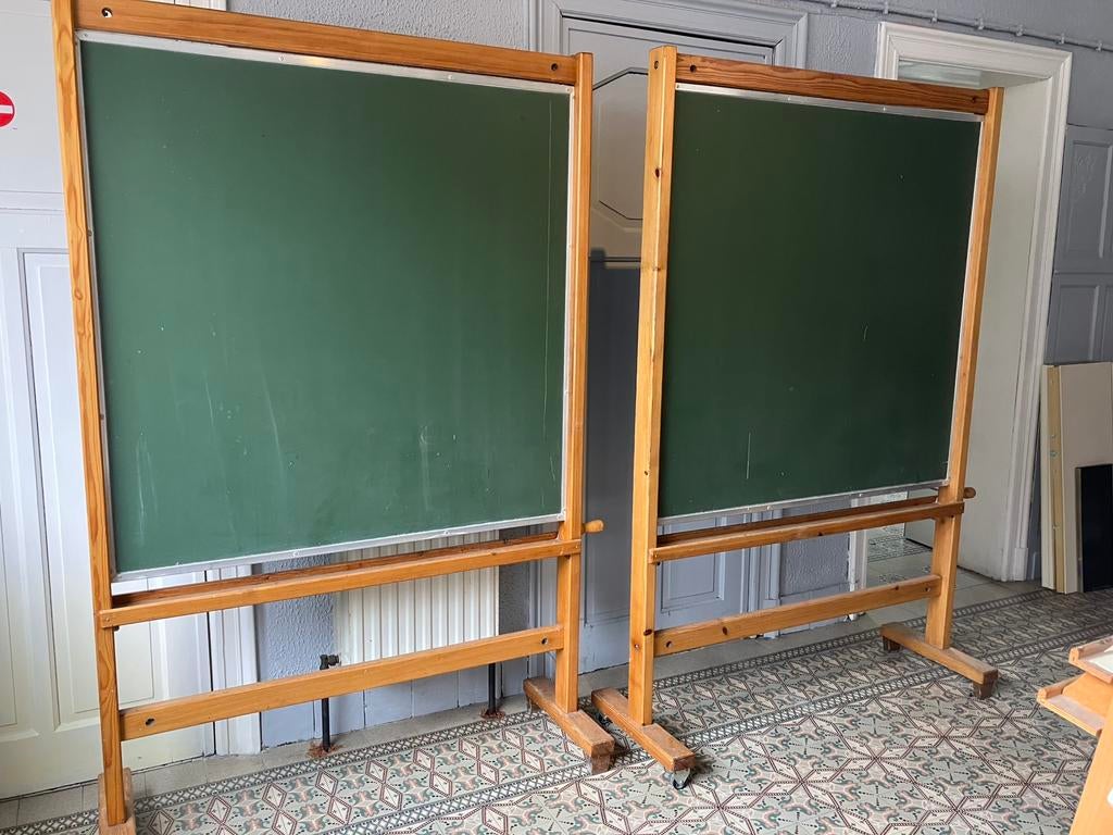 2 Grands tableaux d’école sur pied, magnétiques, double face, Enlèvement, Mobile, Utilisé