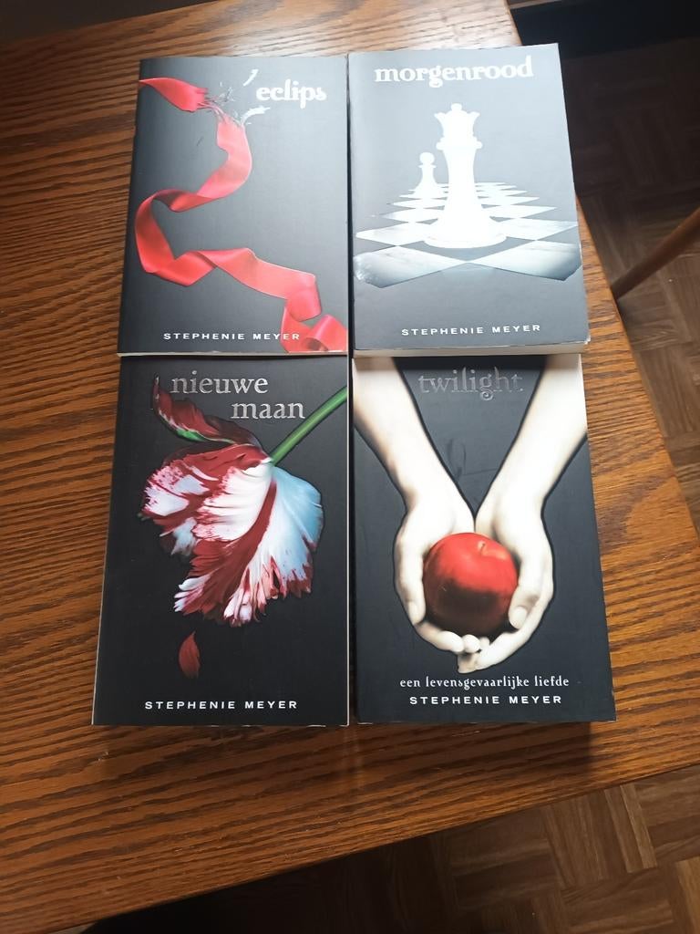 Titel: Complete Twilight Saga (4 delen) – Stephenie Meyer (N, Boeken, Fantasy, Ophalen