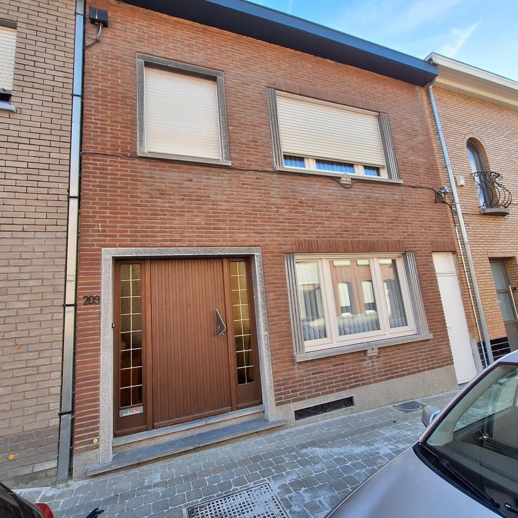 spacieuse maison de 3 chambres à rénover à la main à vendre, Immo