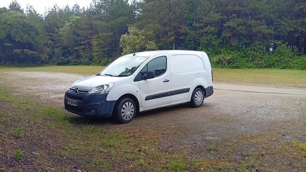 À Vendre Citroën Berlingo XL aménagé, Autos, Achat, 4 portes, 3 places, Autre