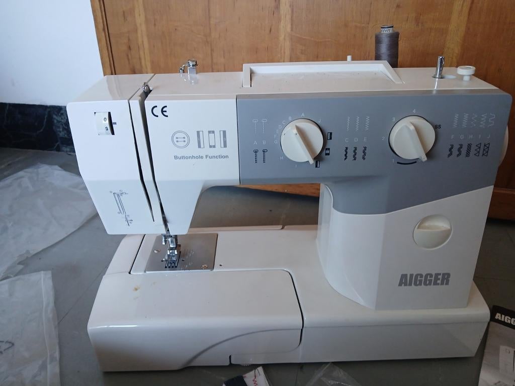 Machine à coudre Aigger, Hobby & Loisirs créatifs, Machines à coudre & Accessoires, Enlèvement, Machine à coudre