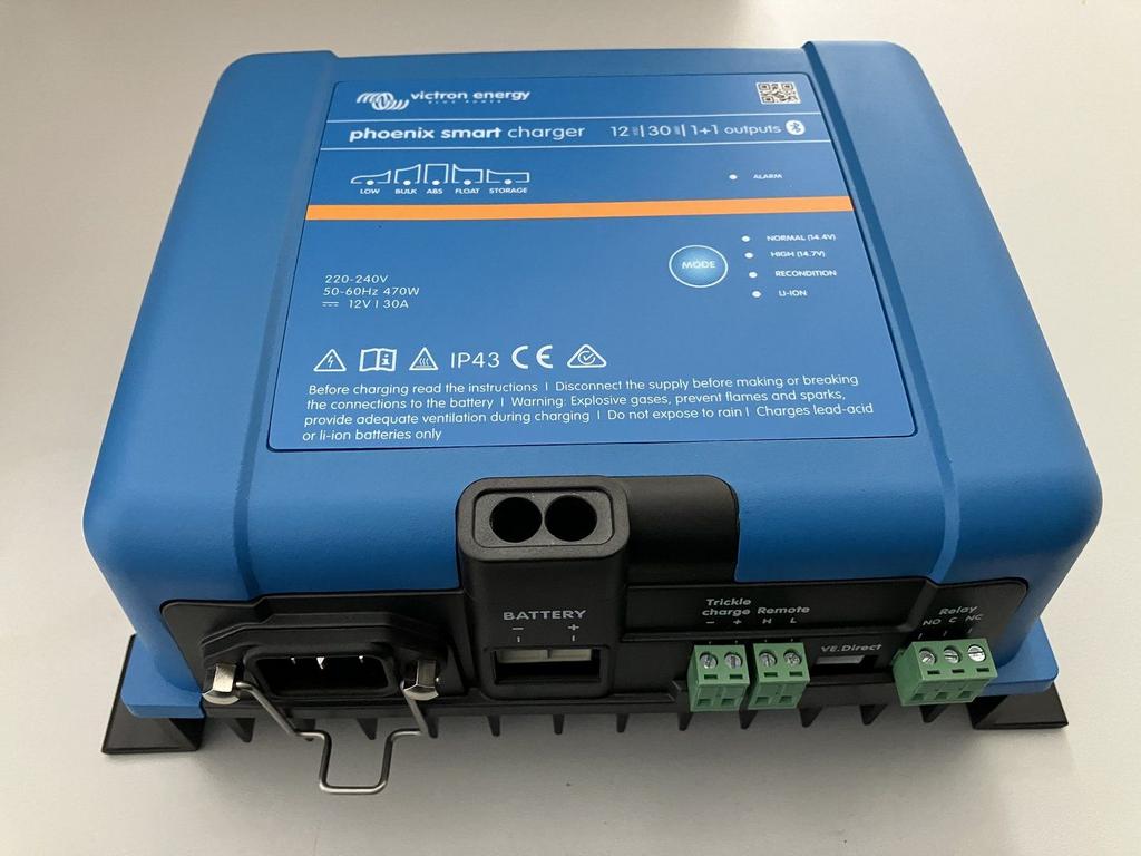 Victron Phoenix Smart lader 12Volt 30Ampere (1+1) IP43 120-2, Ophalen, -, -, Nieuw