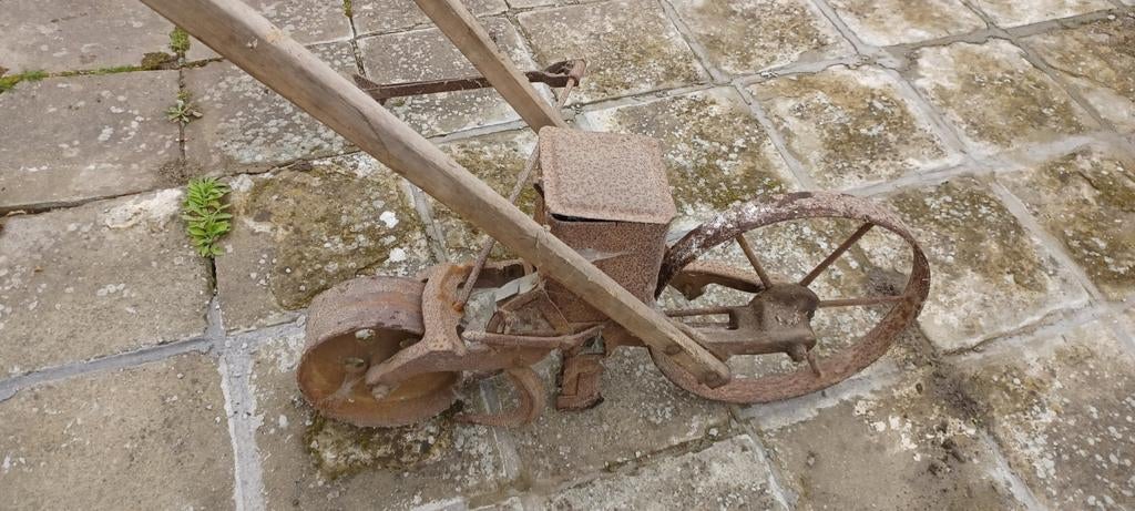 Antieke zaaimachine, Enlèvement