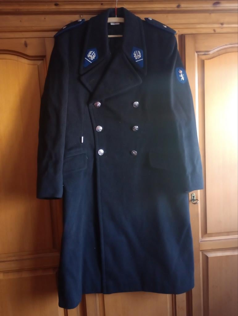 Manteau commissaire de police communale belge, Collections, Enlèvement ou Envoi