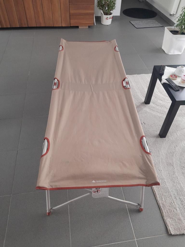 Kampeerbed Decathlon, Ophalen, Zo goed als nieuw