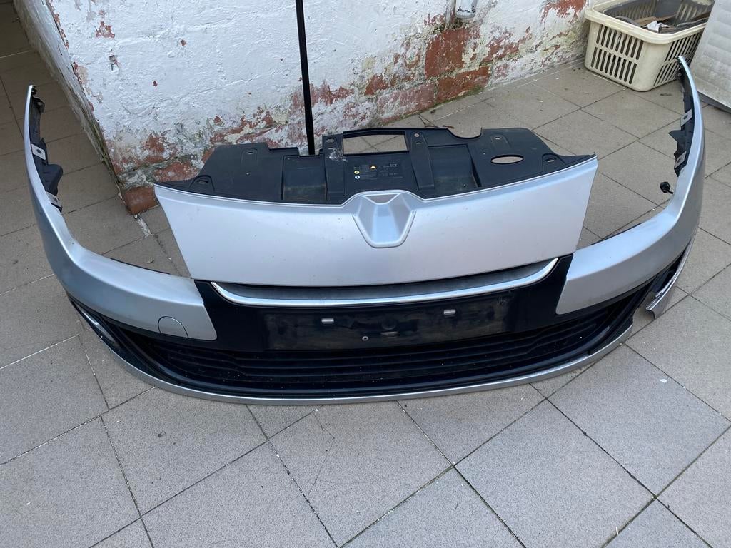 RENAULT MEGANE 3 FASE 2 voorbumper 2012, Ophalen, Renault