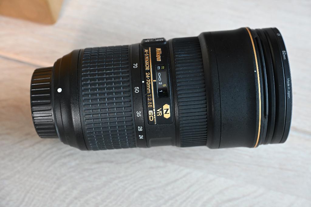 Lens Nikkor AF-S 24-70mm f/2.8 E + UV-filter, Audio, Tv en Foto, Ophalen, Zo goed als nieuw, Standaardlens, Zoom