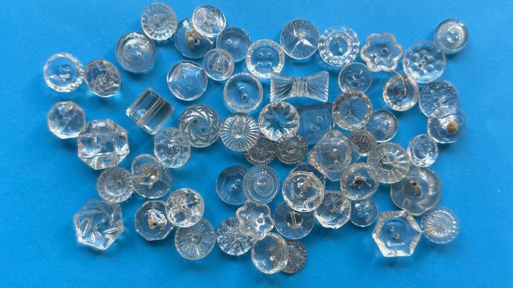 Lot van 60 vintage glazen knopen - 1930-1960, Hobby en Vrije tijd, Ophalen of Verzenden, Gebruikt, Knoop of Knopen