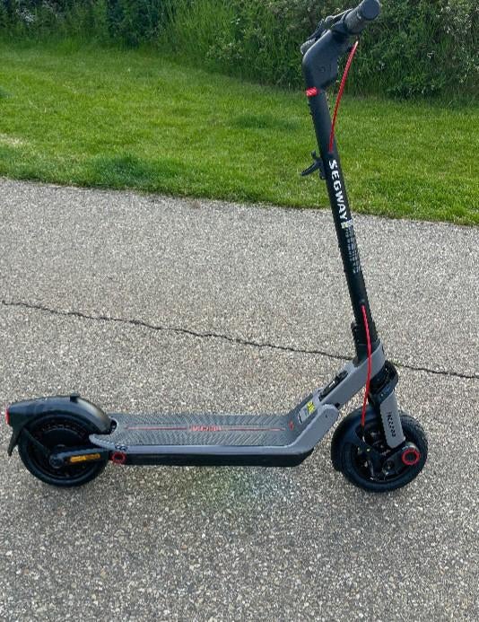 Segway e3e scooter onder garantie 300 km 320 euro