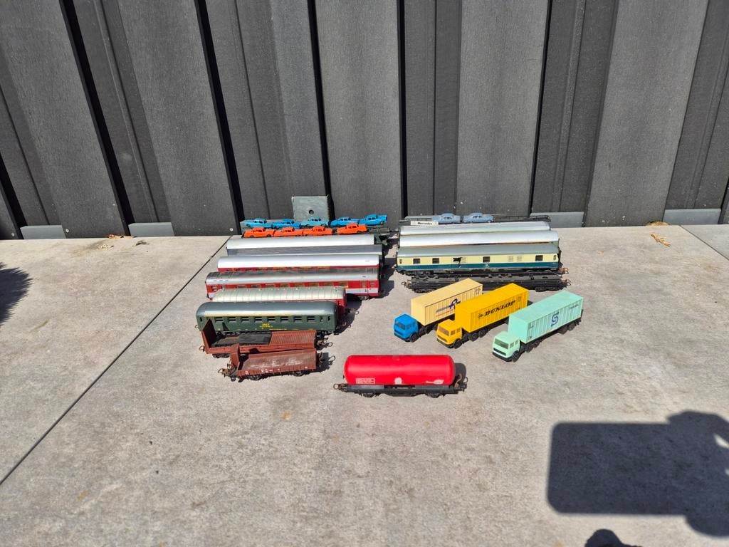 Lot met Lima en Youef treintjes., Ophalen