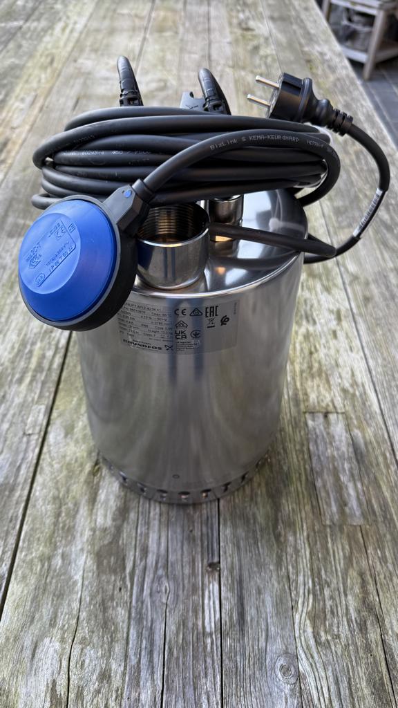 Splinternieuwe Grundfos dompelpomp., Doe-het-zelf en Bouw, Ophalen, Nieuw